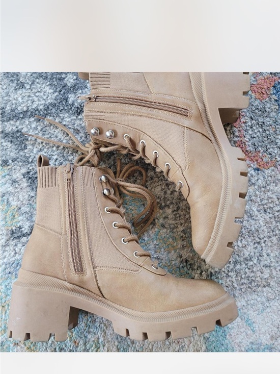 No Label Shoes - Women’s Lace-Up Chunky Combat Boots - Tan